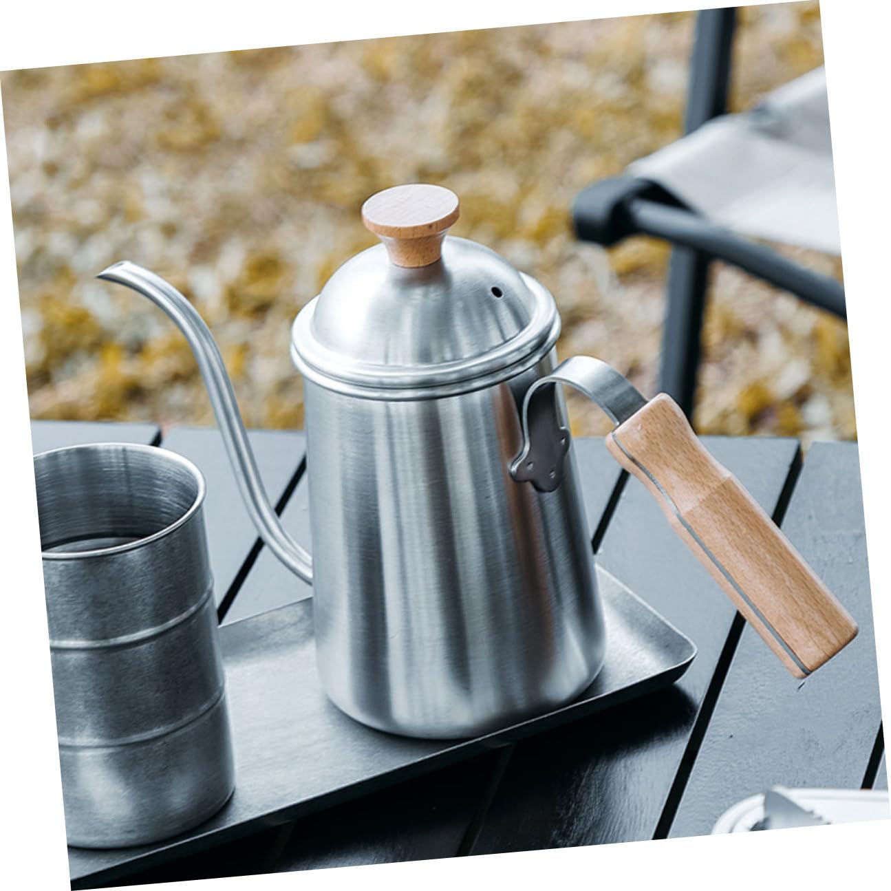 Japanischer Edelstahl Kaffeekessel mit Holzgriff Tragbarer Outdoor Wasserkocher für Camping Induktionsgeeigneter Teekessel mit Hitzebeständigem Boden und Schnellem Ausguss