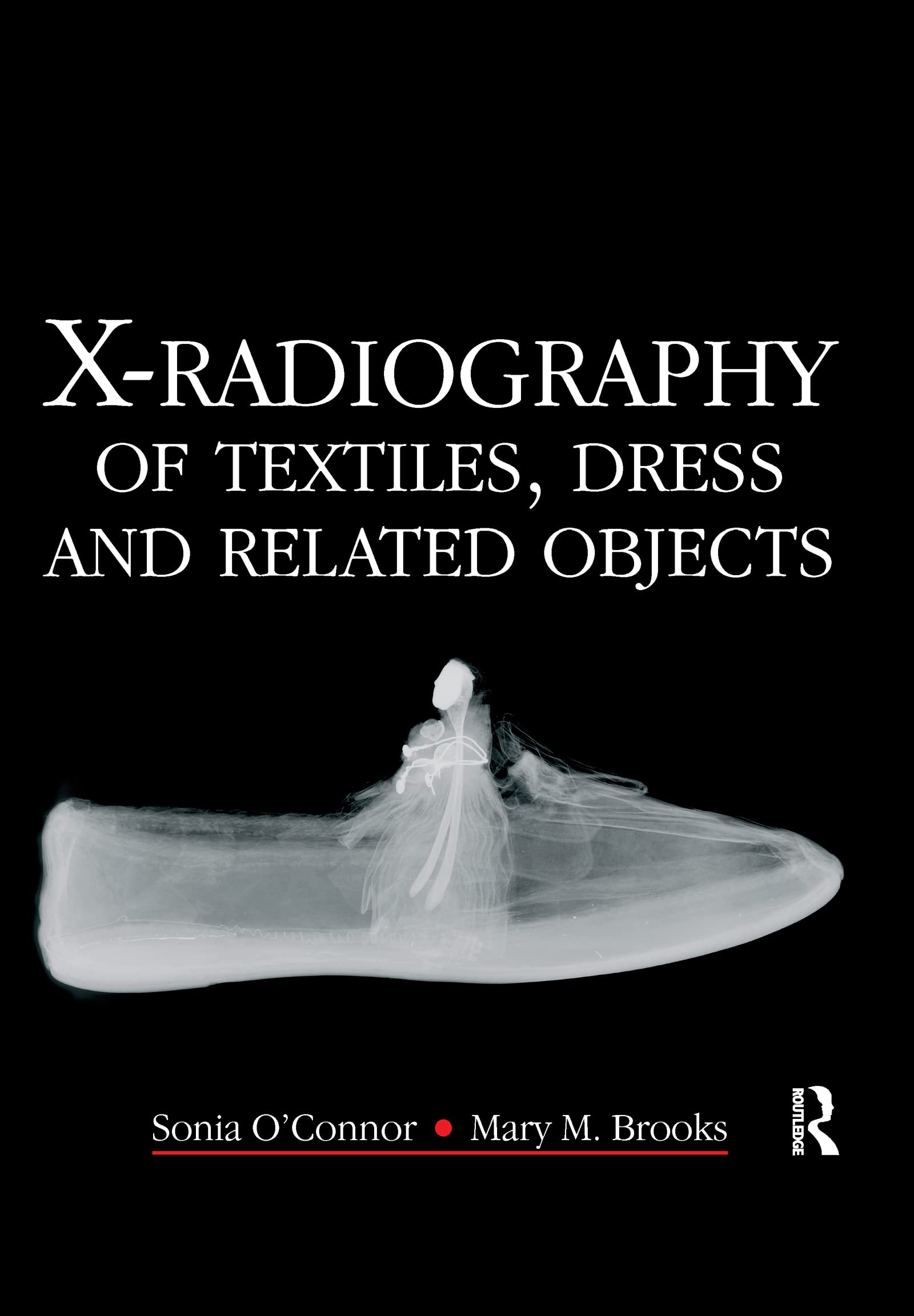 X-Radiography of Textiles examine la structure cachée du costume historique