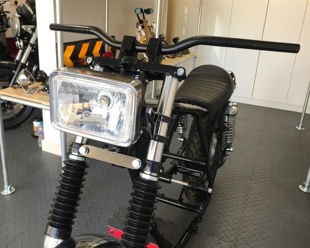 Alchemy Parts Faro rettangolare per moto da 12 V in stile retrò in nero lucido | Marchio E/Omologato | Abbaglianti e anabbaglianti con luce di posizione