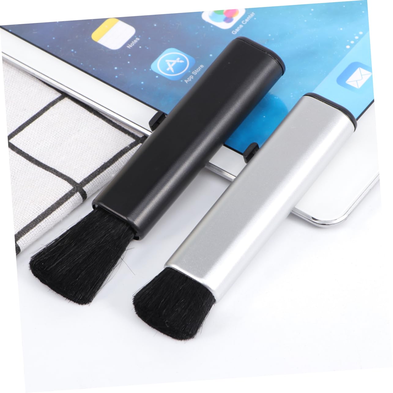 PartyKindom 4pcs Retractable Computer Cleaning Brush for Home Electronics Dust Brush for Keyboards Monitors Spaces Scratch Design Silver Black