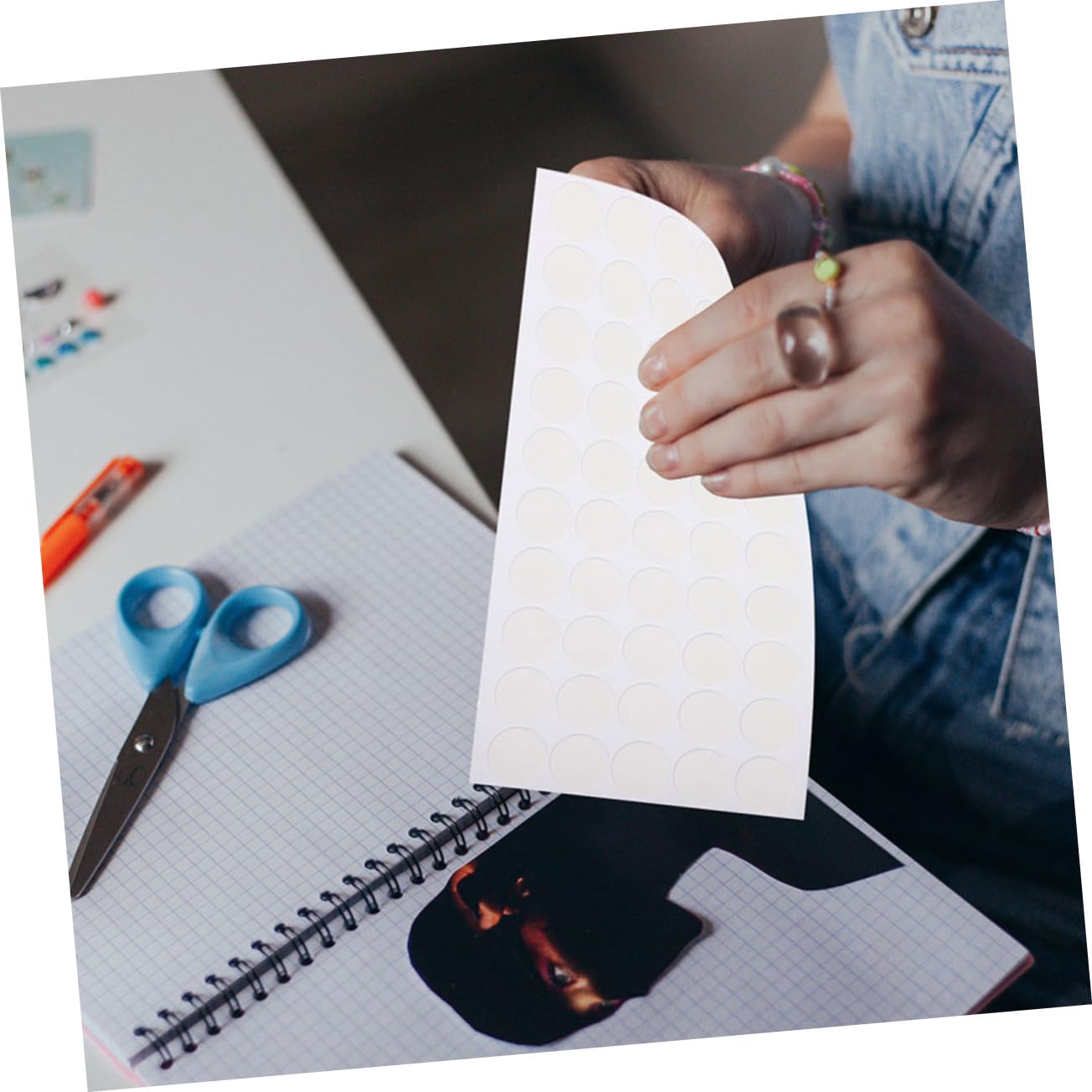 300pcs Double Sided Adhesive Dots Strong Removable Sticky Stickers for Crafts Wall Decor and DIY Projects Transparent Acrylic Diameter No Trace Easy to Use