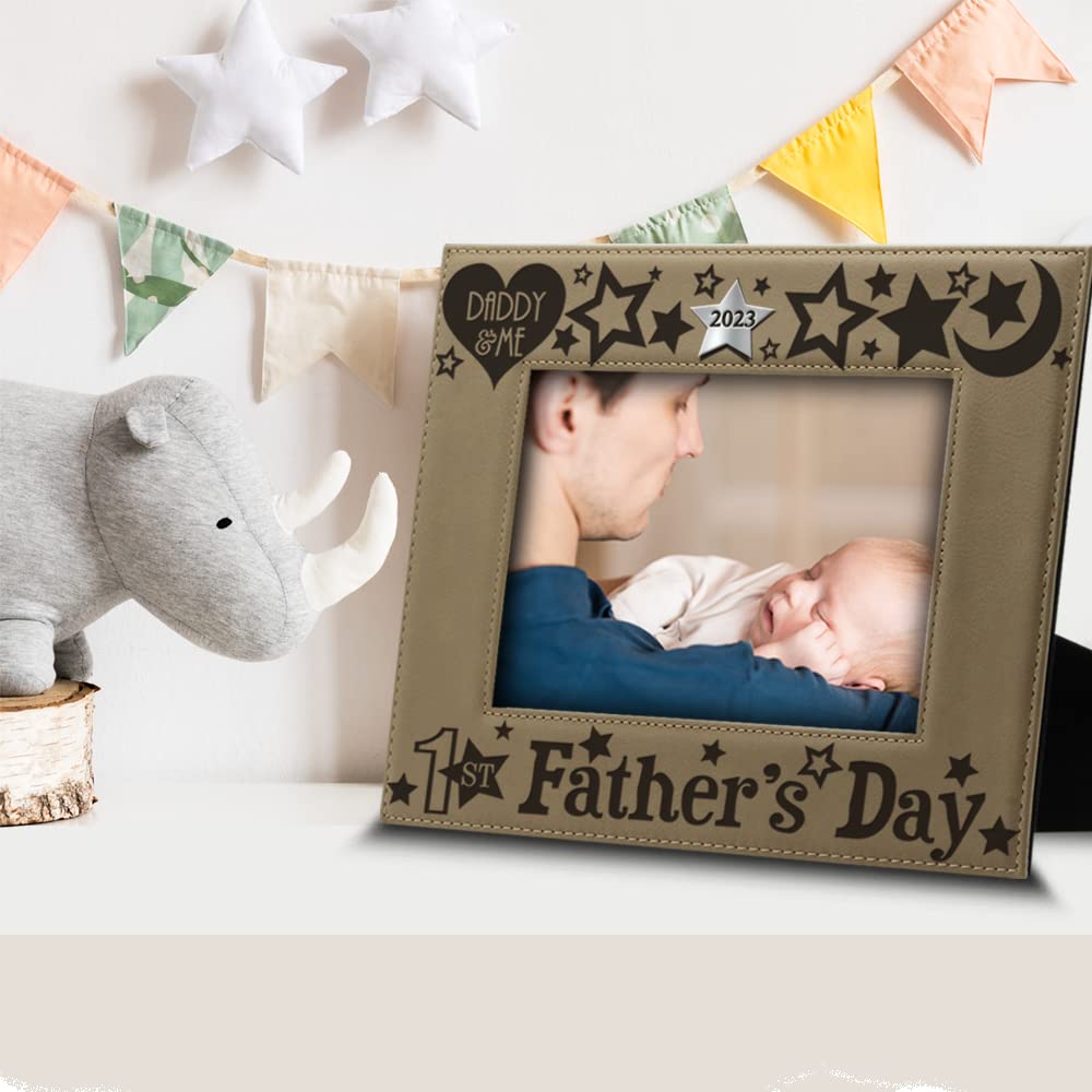 BELLA BUSTA-First Father's Day Picture Frame-Daddy and Me Leather - Daddy and Baby Gift (5x7 Horizontal)