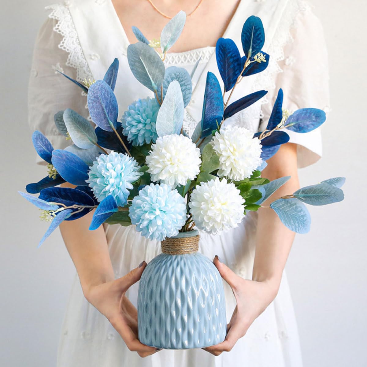YARNOW Bouquet Simulé Hortensia Bleu avec Vase en Céramique et Fleur en Soie, sans Arrosage, Décoration pour Réunion à Domicile ou Fête à Thème