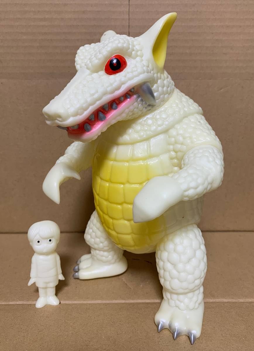 テケテケ 蓄光 ソフビ Amazon.co.jp: ユーキデイドリーマー ドクタケ 蓄光 GID ソフビ