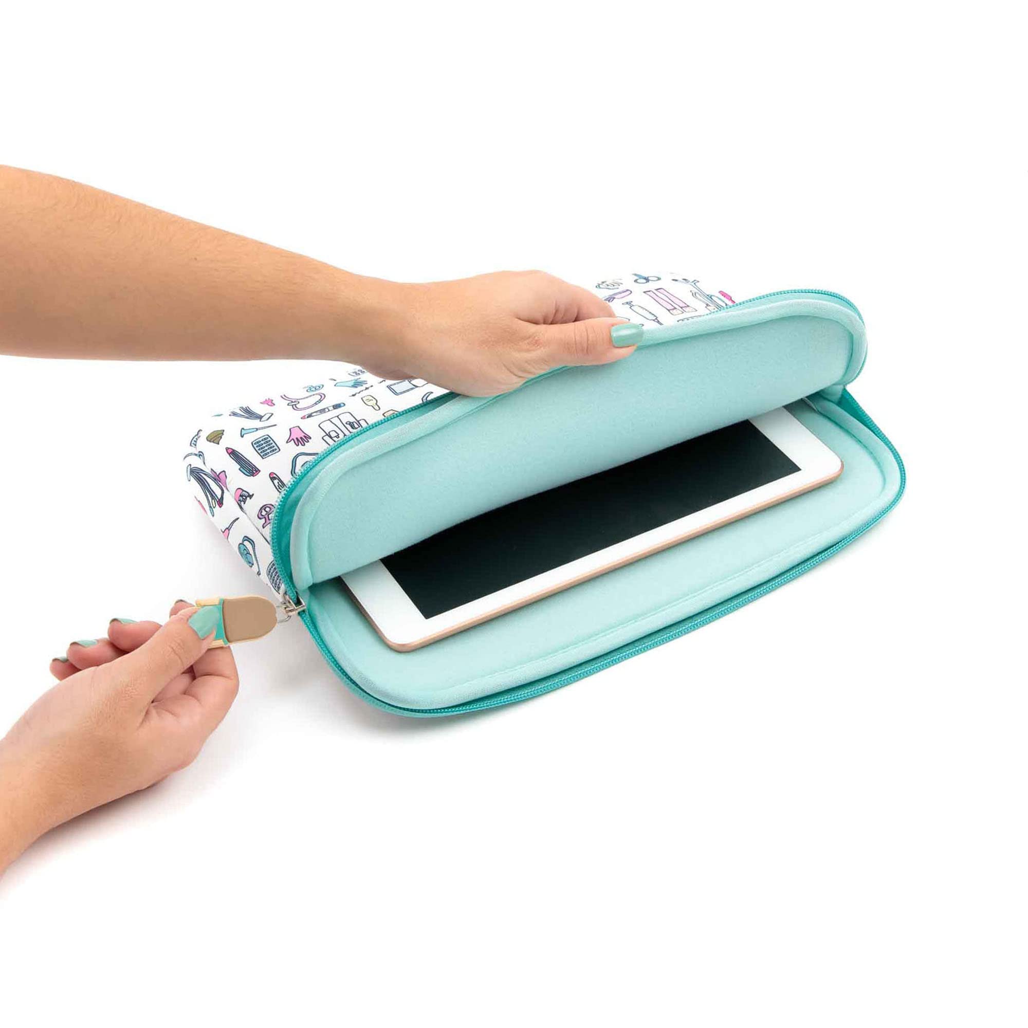 Housse Tablette IPad 11 Pouces – Étui Polyester Vertical Avec Poche, Design Nurse In Distress - 12