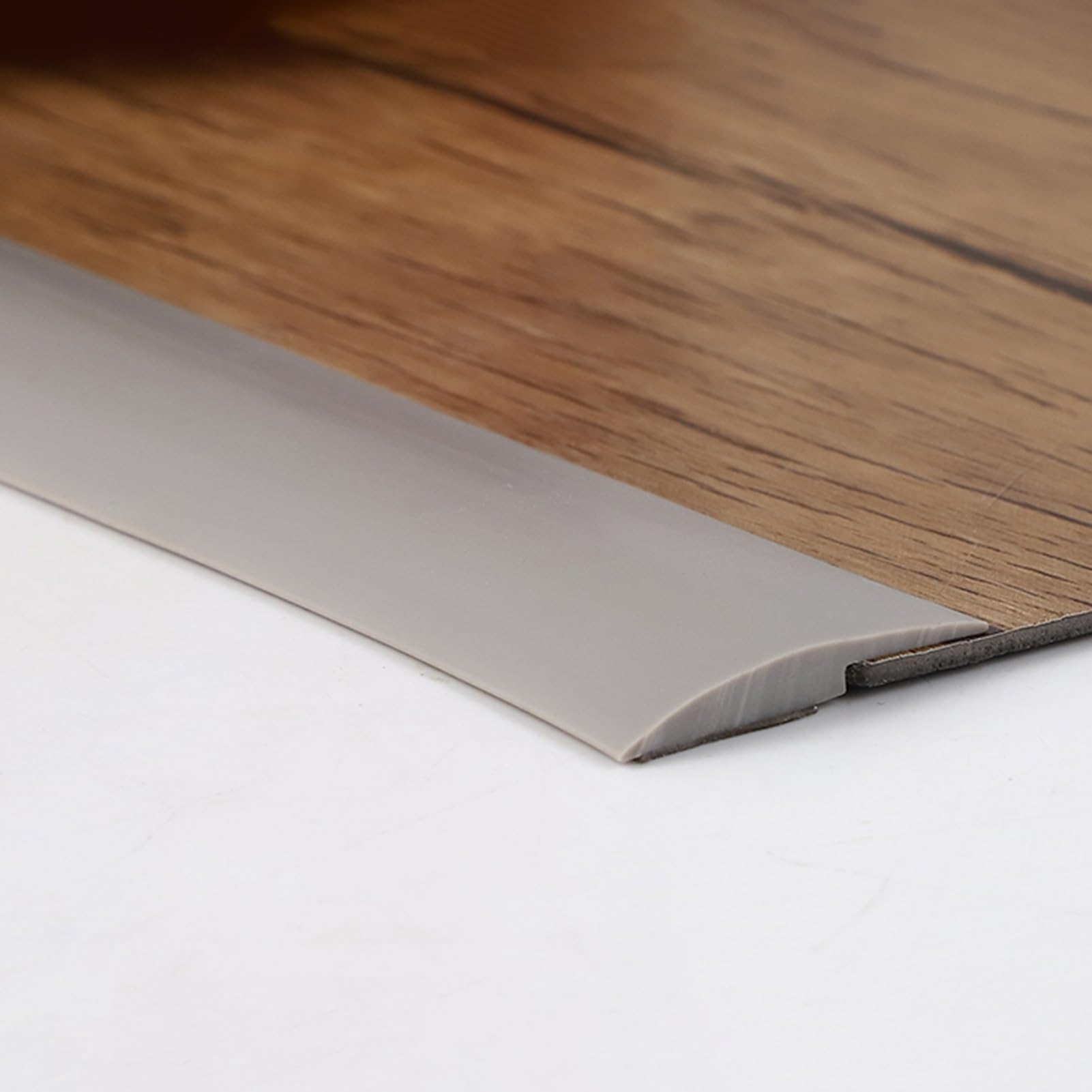 Schwellenleiste Zum Abziehen Und Aufkleben Von Teppich Auf Vinyl, PVC-Kantenschutz Für Türen Für Unebenen Boden, Teppichkantenleiste Bodenübergangsleiste (Grau, Länge 5