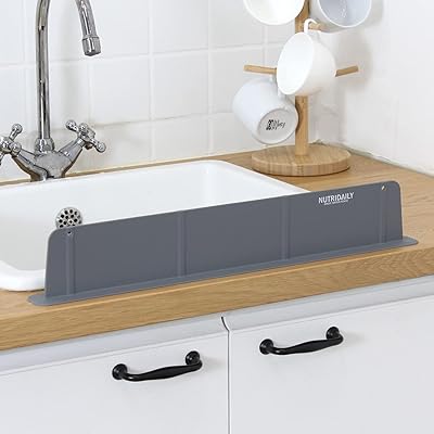 台所の水はね悩みを即解決！NUTRIDAILY「マジックウォーターフェンス」｜自分のキッチンがもっと快適になる実力派アイテム