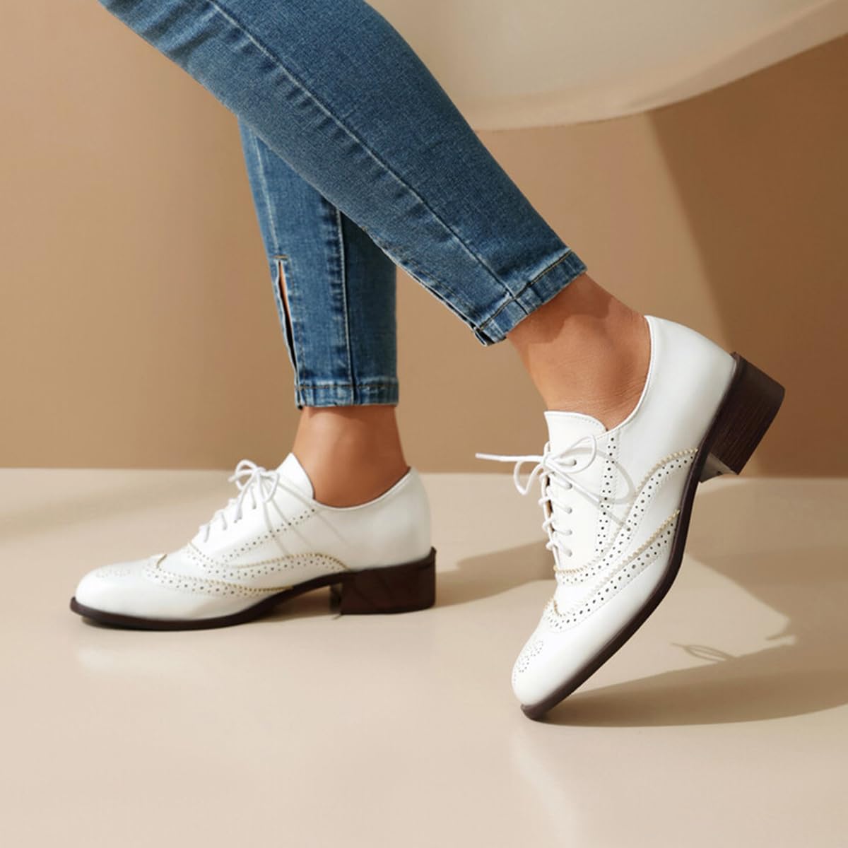 Damskie buty oxford na średnim obcasie styl brytyjski okrągły nosek sznurowane buty do biura i na co dzień cholewka z mikrofibry duży krój