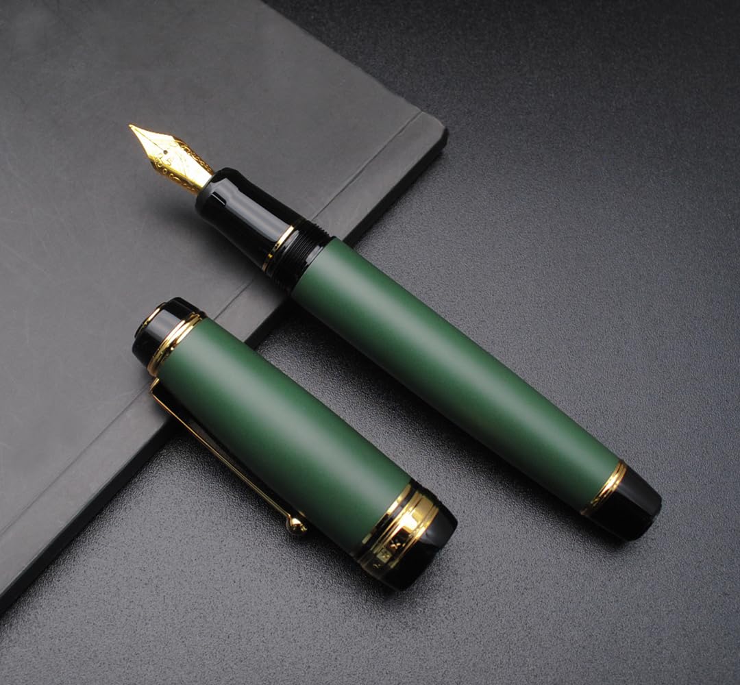 Ensemble de stylo-plume en métal à pointe moyenne 0,7 mm, avec convertisseur de recharge d'encre, 5 cartouches d'encre et coffret cadeau (pointe moyenne 0,7 mm, vert mat)