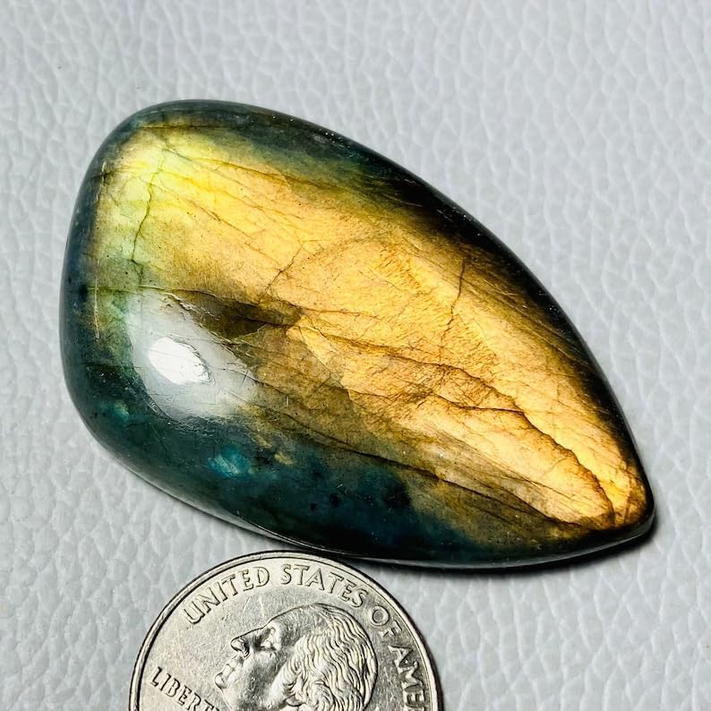 Multi-labradorite poire cabochon pour remplacer une pierre de bague cassée