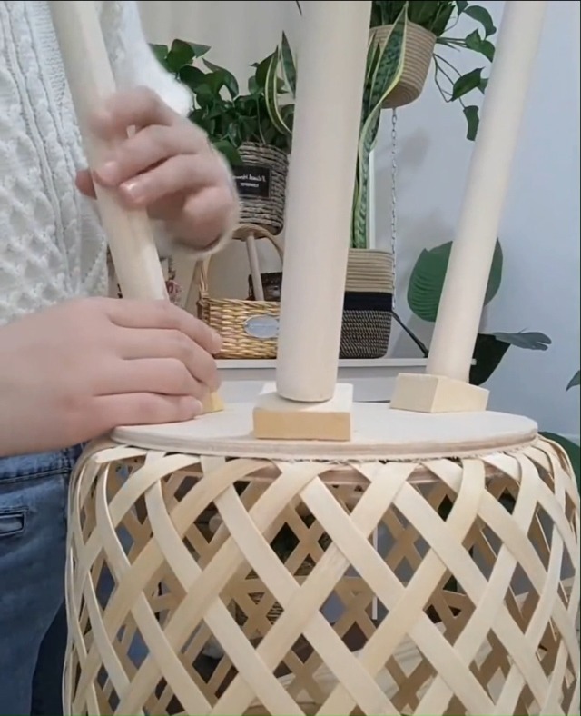 Macetero Colgante Vintage De Ratán Sintético - Soporte Para Plantas Con Patas De Madera, Ideal Para Interiores Y Jardín - Fácil De Instalar