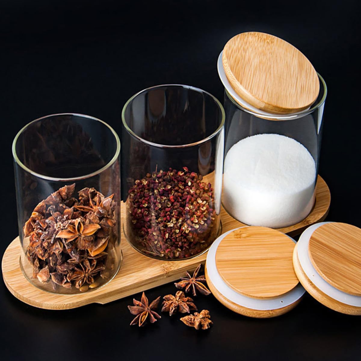TOYANDONA Set 3 Barattoli Porta Spezie in Vetro Coperchio e Base in Bambù Contenitori Sigillati per Conservazione Alimentare Multiuso per Cucina e Dispensa Design Trasparente e Stabile