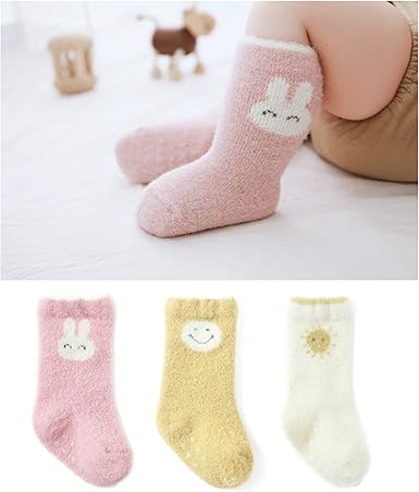 Amazon Co Jp Paipaiwa 3足セット ベビー キッズ 赤ちゃん ソックス 子供 靴下 滑り止め付き ふわふわ もこもこ 防寒 ルーム靴下 冬 厚手 可愛い 女の子 男の子 1 3歳 セット2 服 ファッション小物