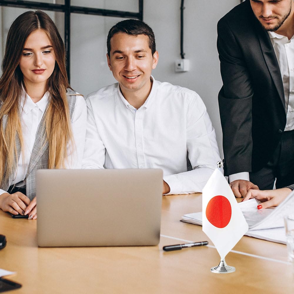 Sala De Estar Japonesa Sombría Azul Con Mueble De Tv Y Exhibición