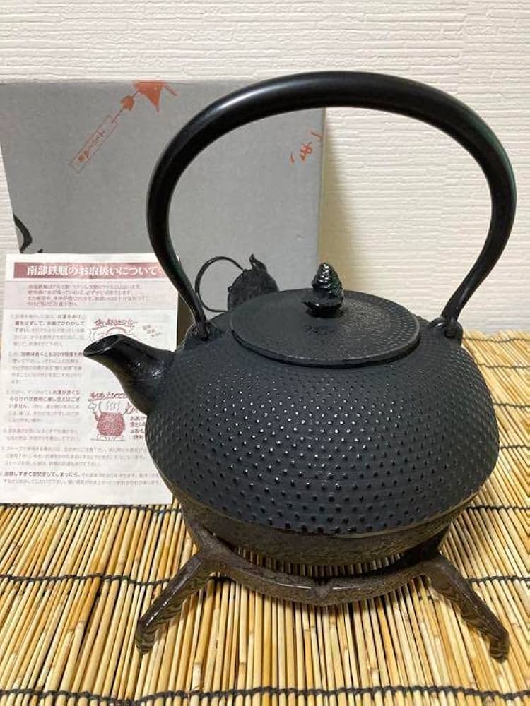 Amazon.co.jp: 供箱、栞付 南部及精鋳造所 南部特製銘13型アラレ Amazon.co.jp: 供箱、栞付 南部及精鋳造所 南部特製銘13型アラレ