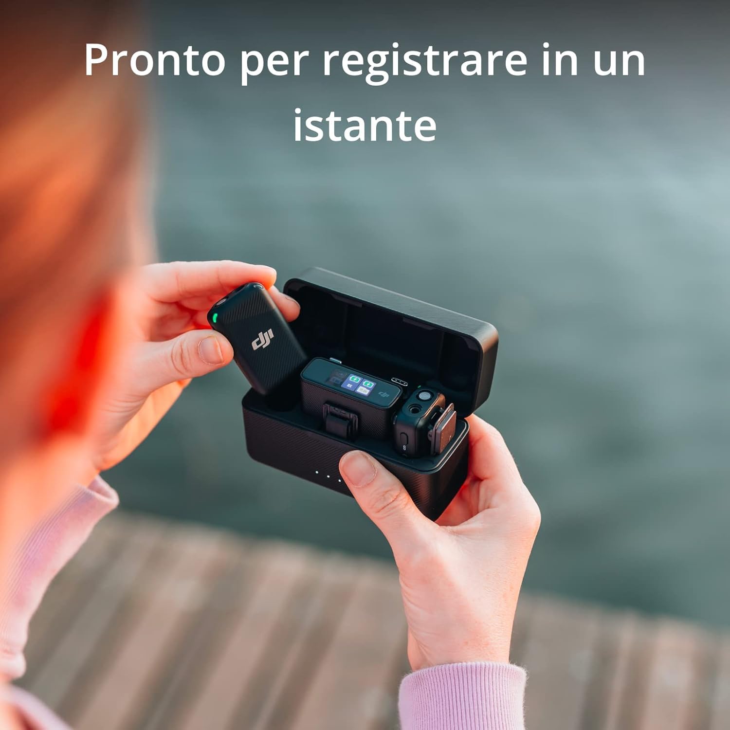 DJI Mic (2 TX + 1 RX + custodia di ricarica), microfono wireless, distanza fino a 250 m, batteria da 15 ore, eliminazione del rumore Microfono wireless per PC, iPhone, interviste, YouTube, vlog