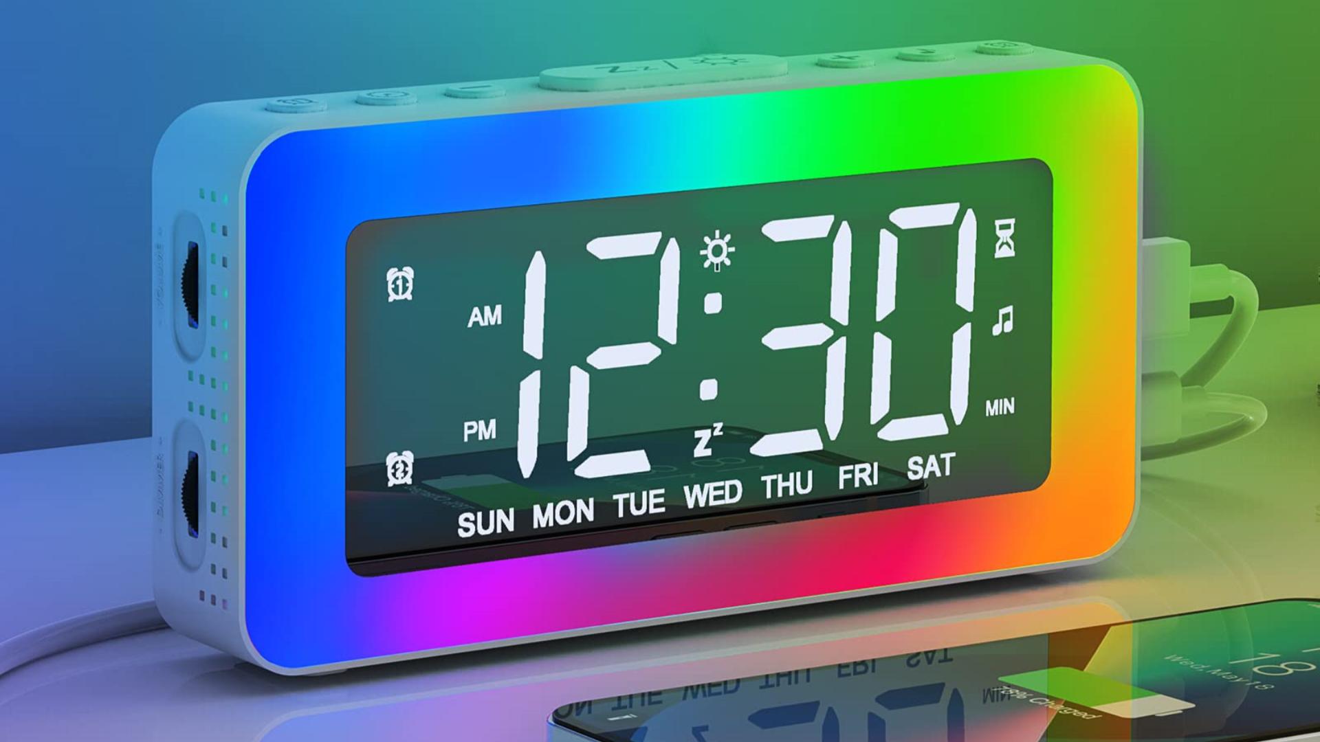 Réveil Lumineux RGB Avec Miroir LED - Double Alarme, 8 Sons & Lumières | Charge USB | Pour Chambre