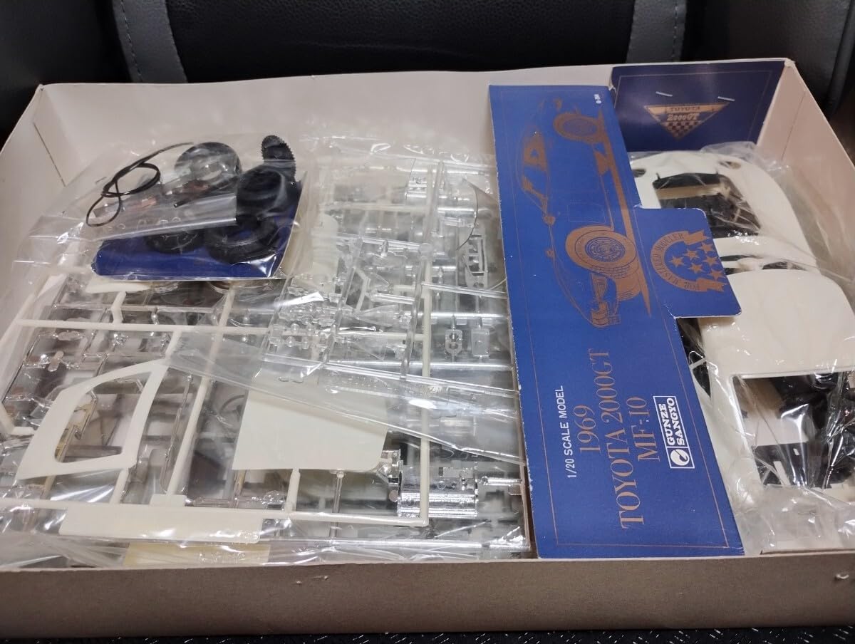 グンゼ産業「トヨタ 2000GT MF-10 1/20スケール」未組立 未組立品 グンゼ産業 TOYOTA 2000GT MF-10 1/20スケール - メルカリ