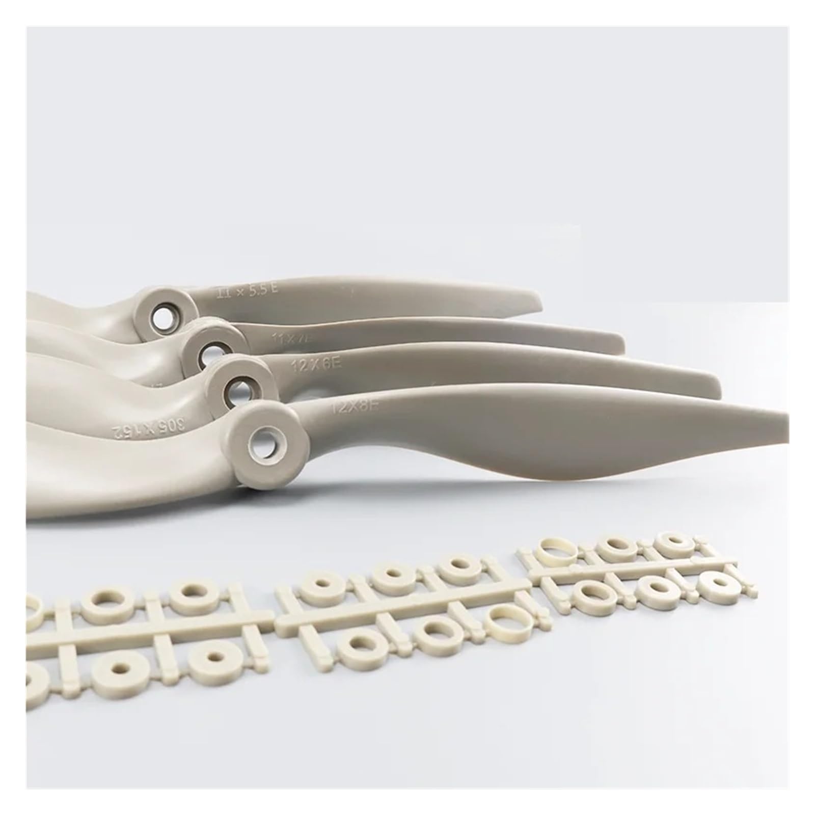 Nylonpropeller 5x5/6x4/8x4/7x5/8x6, for RC-Flugzeug