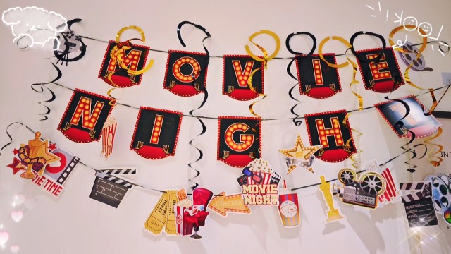 Lot 18 Décorations Soirée Cinéma – Bannière + Spirales + Cartes Thème Film Pour Anniversaire, Soirée Ou Mariage