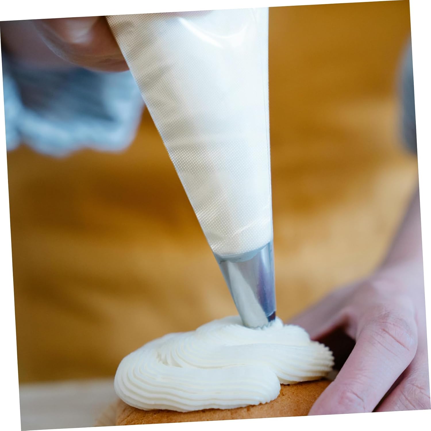 Mobestech 400pcs Disposable Piping Bags Pastry Bags Icing Piping Bags for Cookies Cupcakes Dessert Piping Icing Cake Decorating Pastries and More Transparent