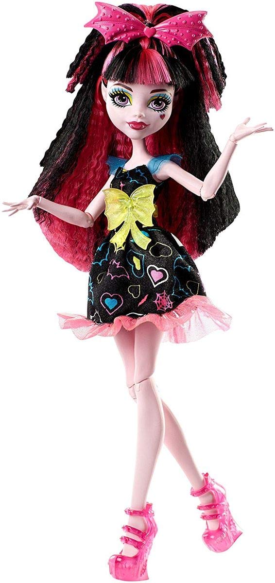 Monster High Electrified Hair-Raising Ghouls Draculaura Doll product thumbnail 3