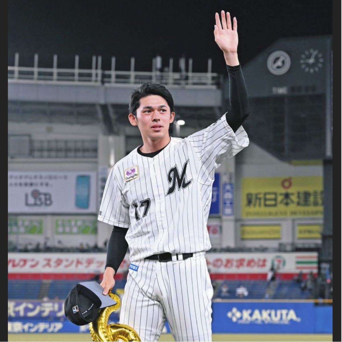 佐々木朗希　ホーム初勝利記念刺繍加工ユニホーム Amazon.co.jp: 完全試合 生産限定品 千葉ロッテマリーンズ