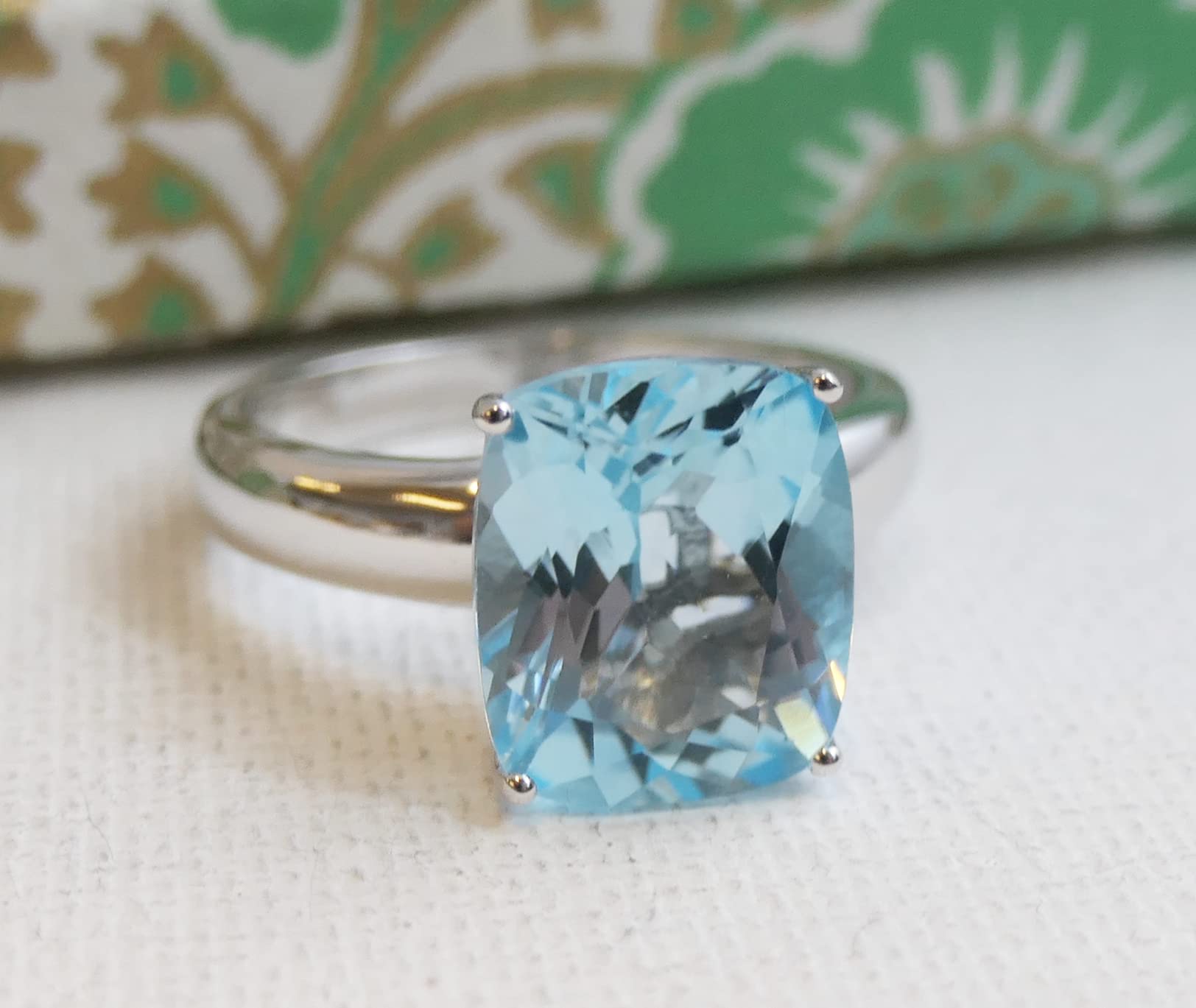 Anillo de plata esterlina con topacio azul (US Size 8 / Diameter 18.2 / EU 57)