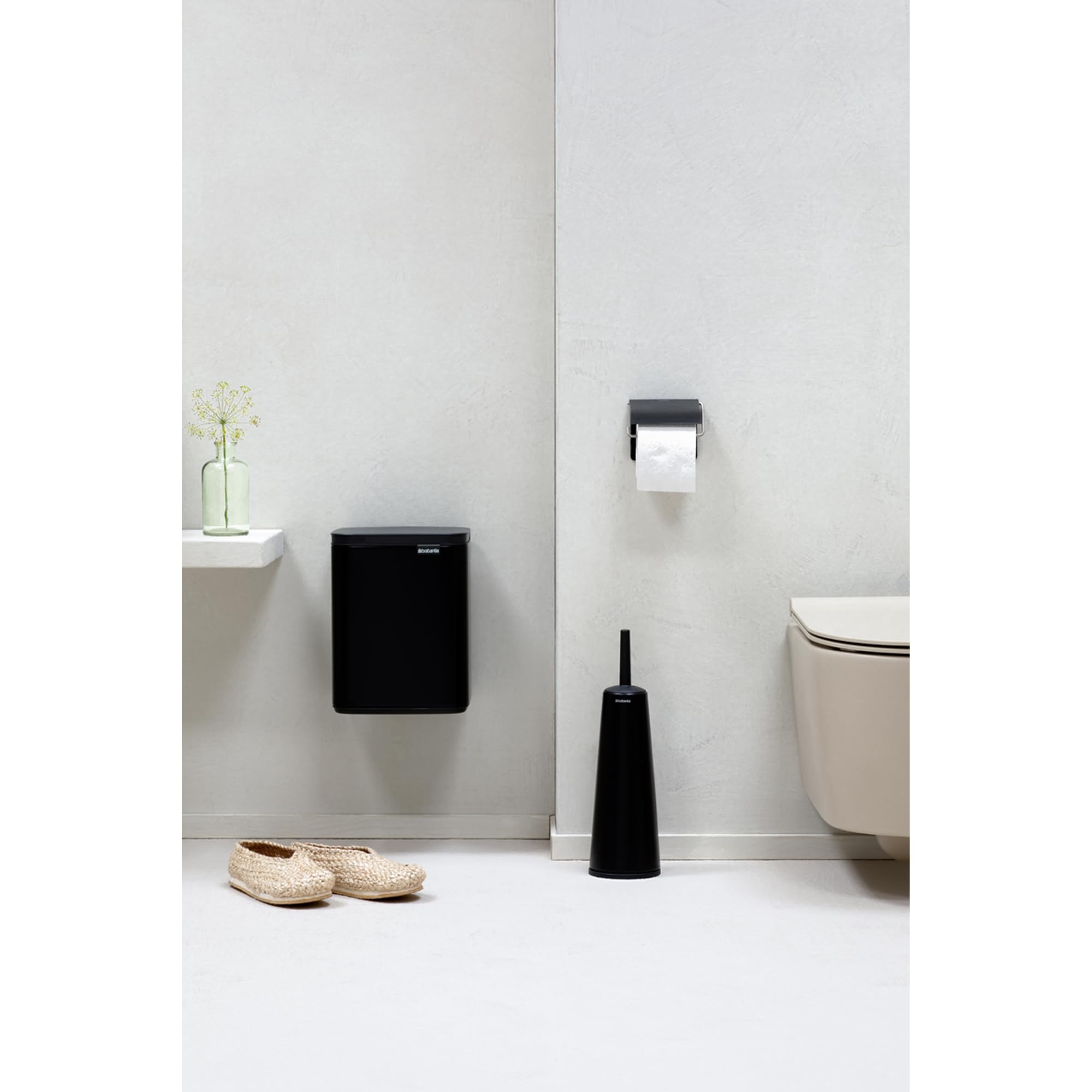 Brabantia Pattumiera Bo 7L - Piccolo ed elegante - Apertura e chiusura soft - Igienico e poco ingombrante - appendibile a parete - Per bagno, toilette, camera da letto - Matt Black