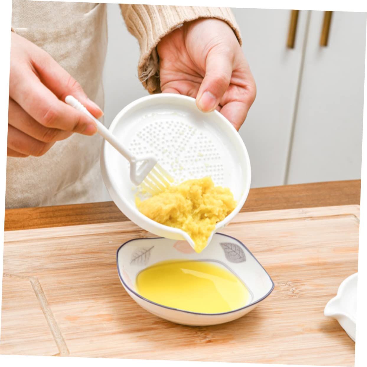 DECHOUS Kitchen Garlic Juicer Plate Multifunctional Food Grinding Tool for Ginger Garlic and Potato Masher Easy to Clean for Home Cooking and Food Preparation