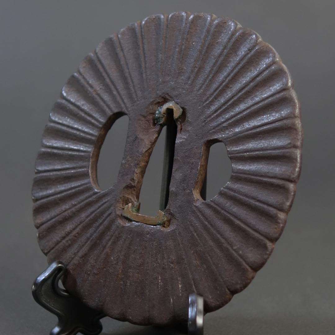 鍔 鐔 刀装具 日本刀 武具 骨董 江戸時代【菊花図鐔 無銘 明珍】(鑑定