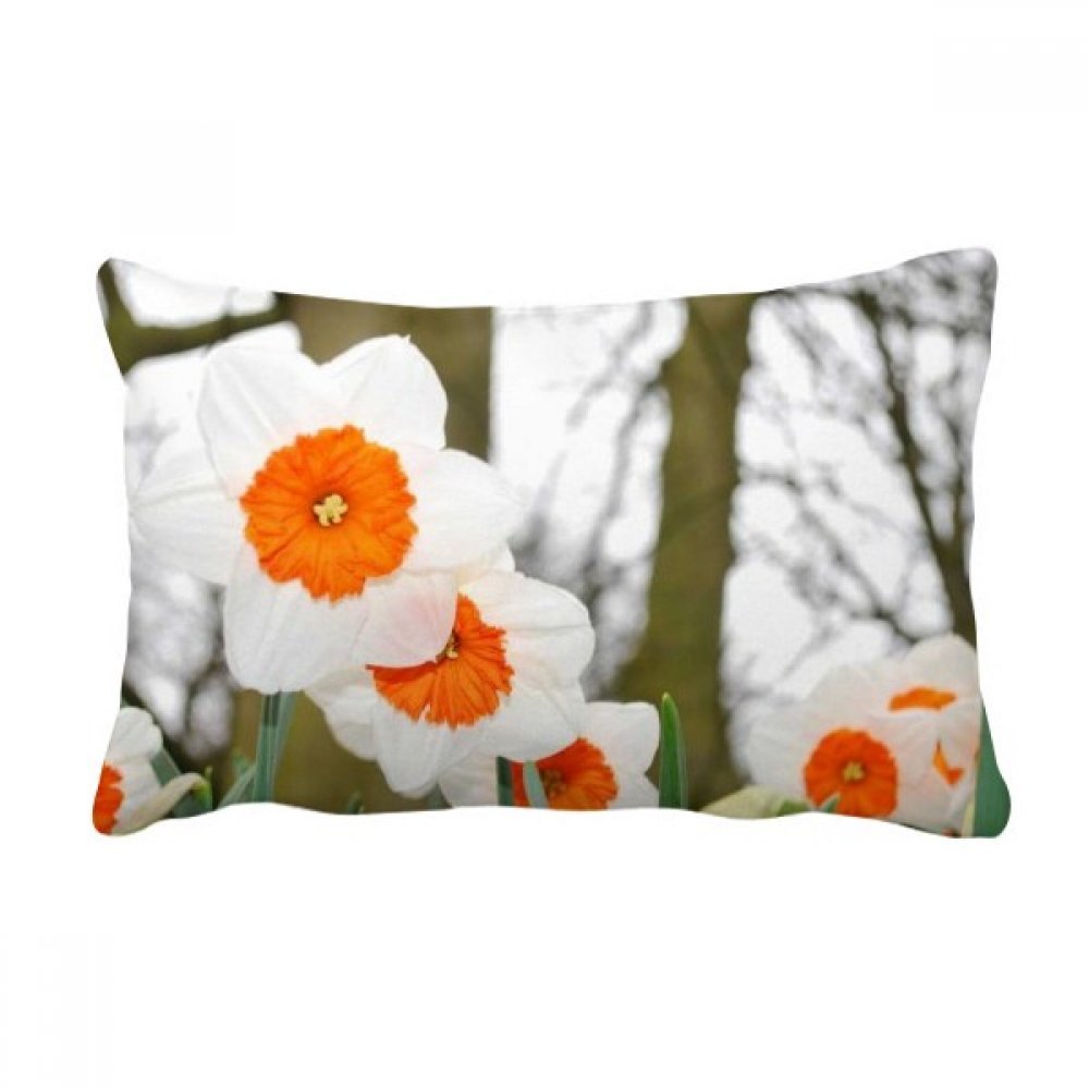 Coussin de canape fleurs rouges et blanc pour sublimer la decoration de votre salon