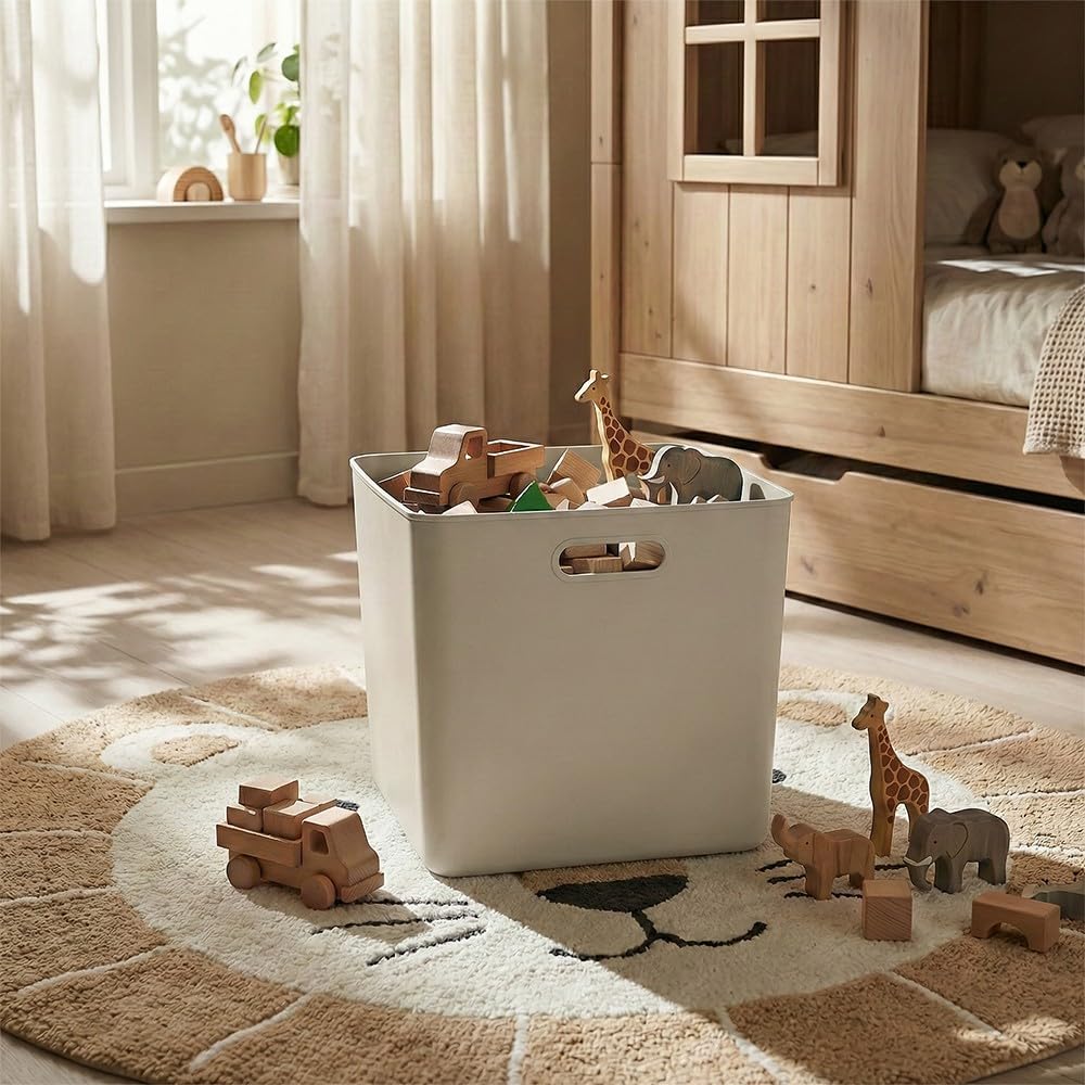 Box and beyond - Lot 4 Bacs Rangement - 31 x 31 x 31 cm - Plastique Blanc Cassé - Poignées intégrées - Rangement Facile - Robuste - Buanderie, Chambre