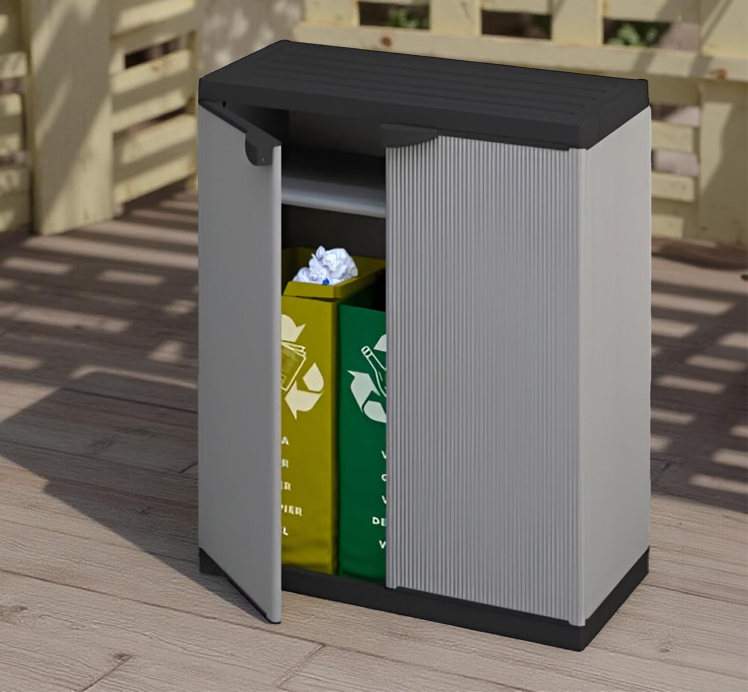 Armadio Basso 2 Ante da Esterno 68x40x85h cm, Ripiano e Maniglie + 3 Borse Raccolta Differenziata Colorate - Idrorepellente, Riciclaggio, Robusto, Anti odore, Lavabile - Sistemi Modulari
