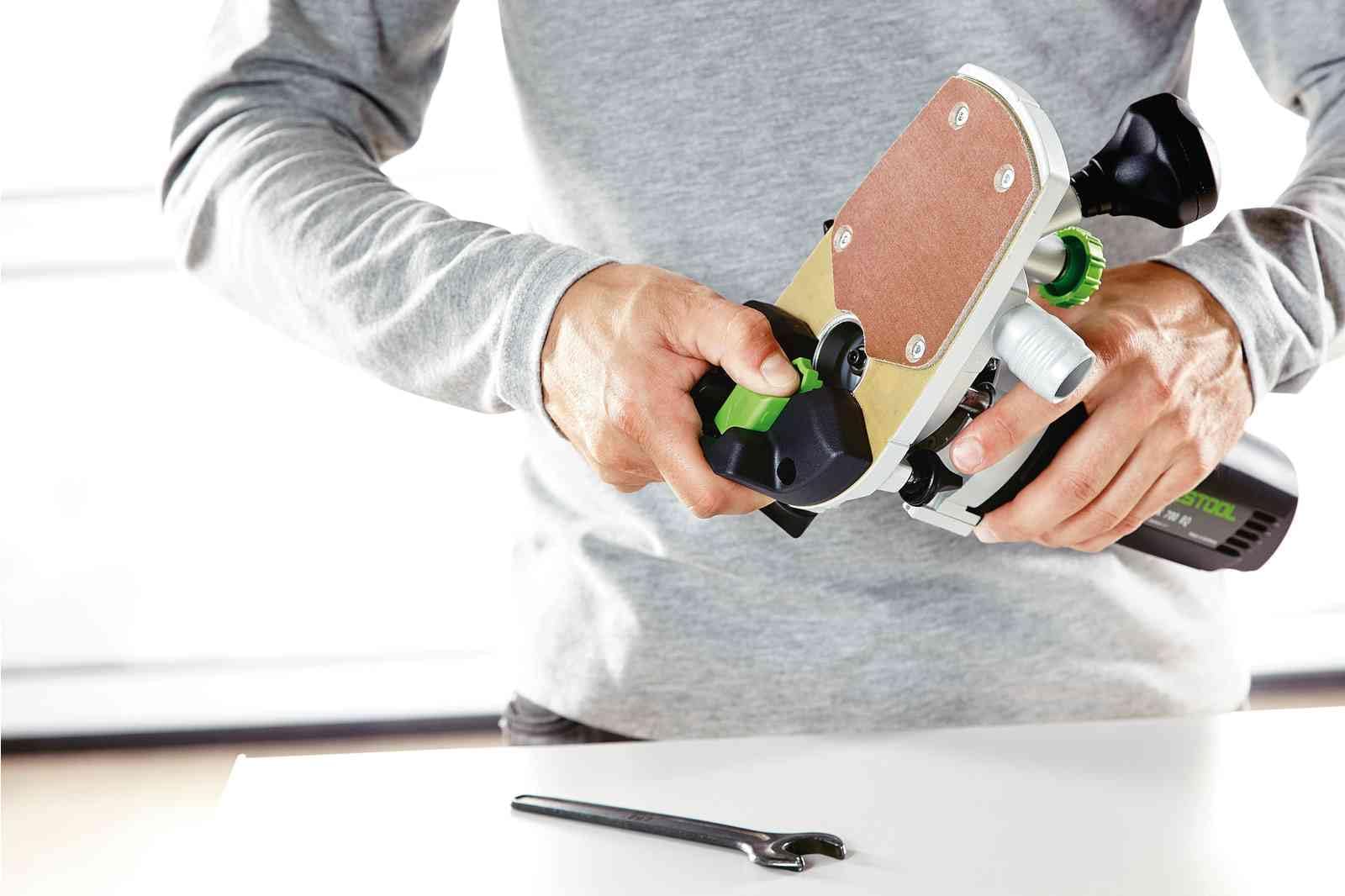 Festool MFK 700 EQ/B Fresadora de Cantos - 720 W, Pinza 8 mm | Fresadora enrasadora de bordes | Velocidad 10.000–26.000 min⁻¹ | Mesa de apoyo amplia | Aspiración directa