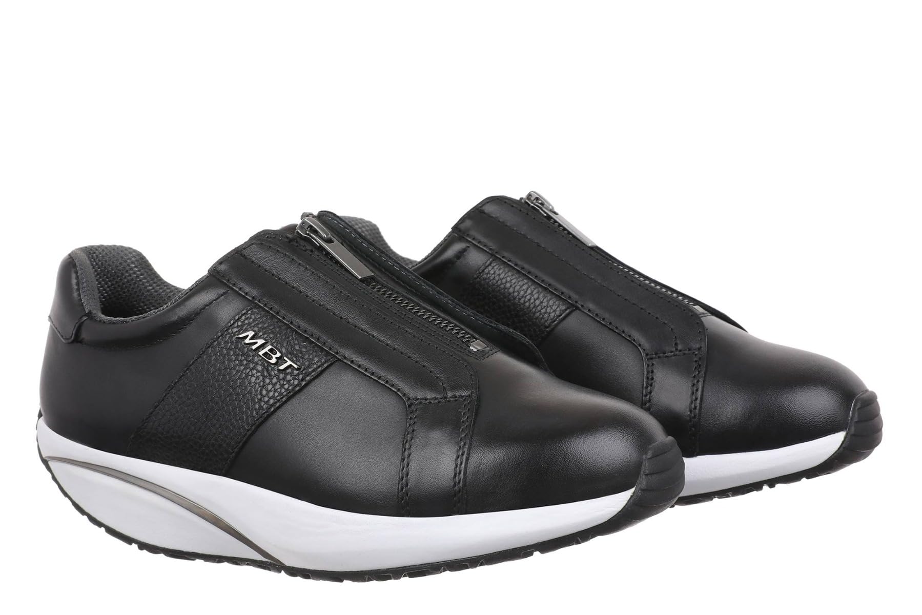MBT AISAI Ledersneaker für Damen. Nappadesign mit Details aus Strukturiertem Leder. Frontaler Reißverschluss für leichten Einstieg.