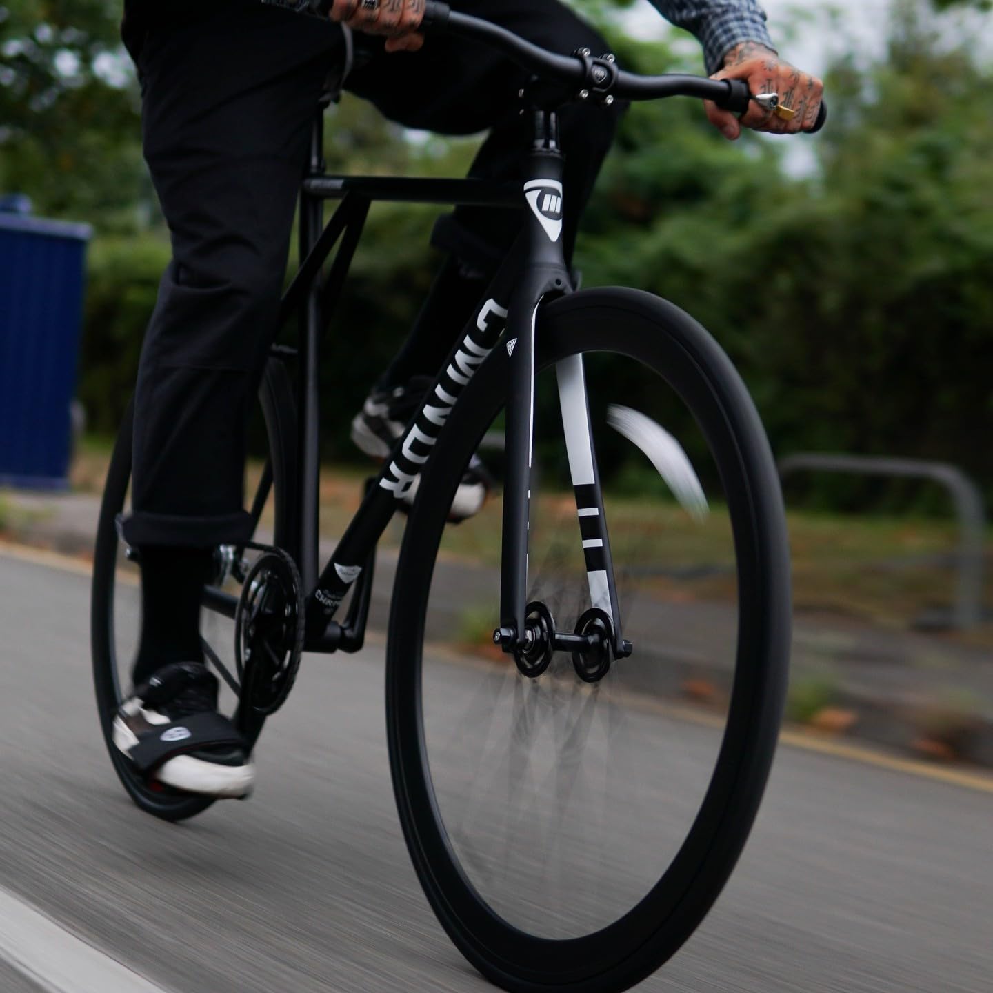 Amazon | 【AVASTA】ピストバイクFIXED GEAR固定ギア自転車 クロモリ 