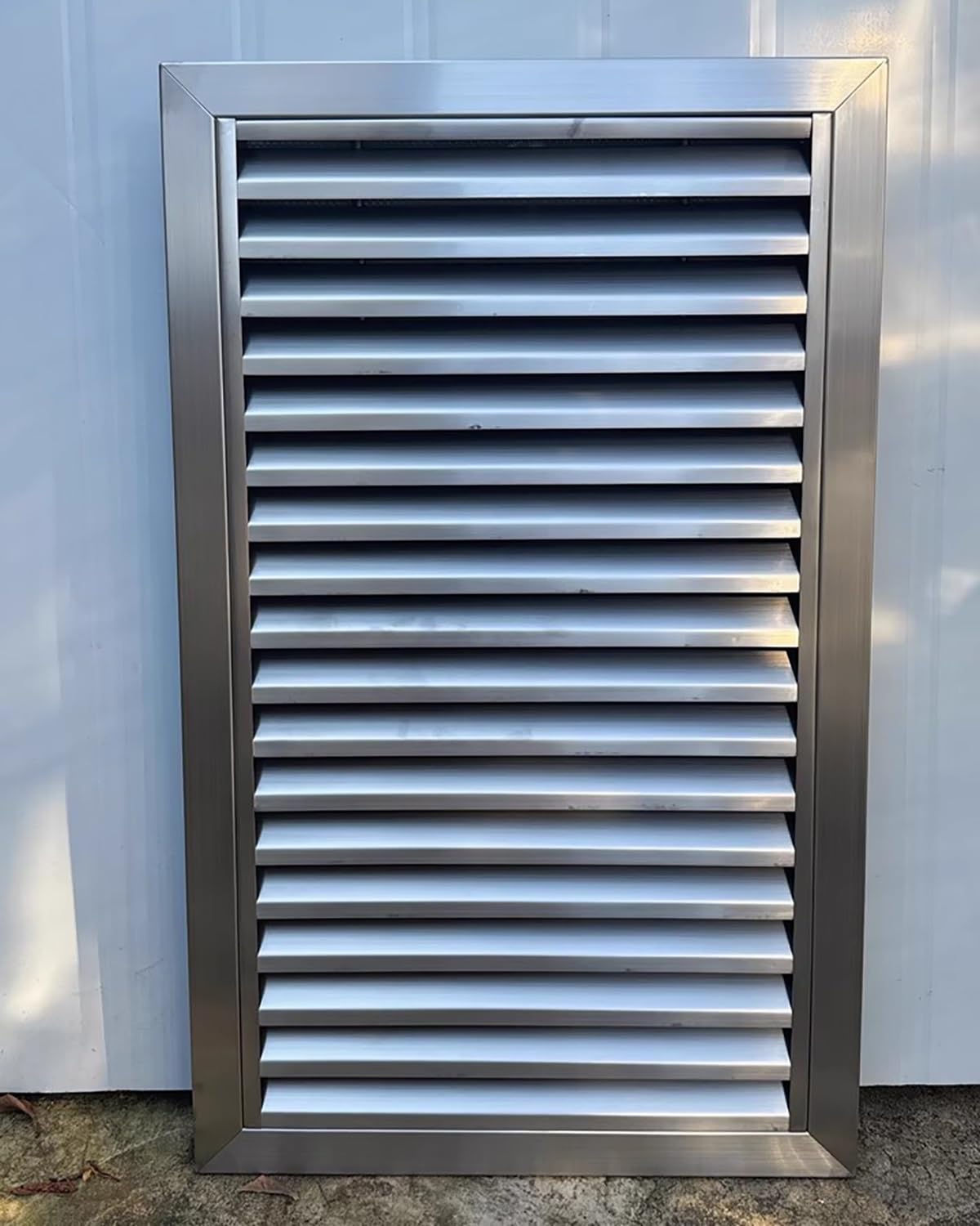 Panel de fontanería y ventilación en acero para cocina exterior