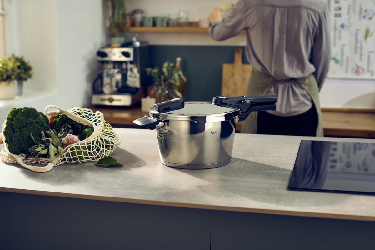 Fissler Vitaquick® Elemental Schnellkochtopf 4,5 L (Ø 22 cm) salbeigrün – Made in Germany, 2 Garstufen, energiesparend, Superthermic Boden, Induktion