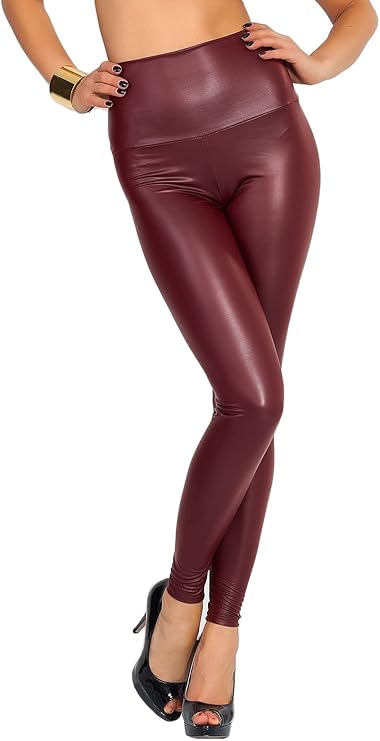 Shop: Hailey Bieber draagt een loeistrakke latex legging