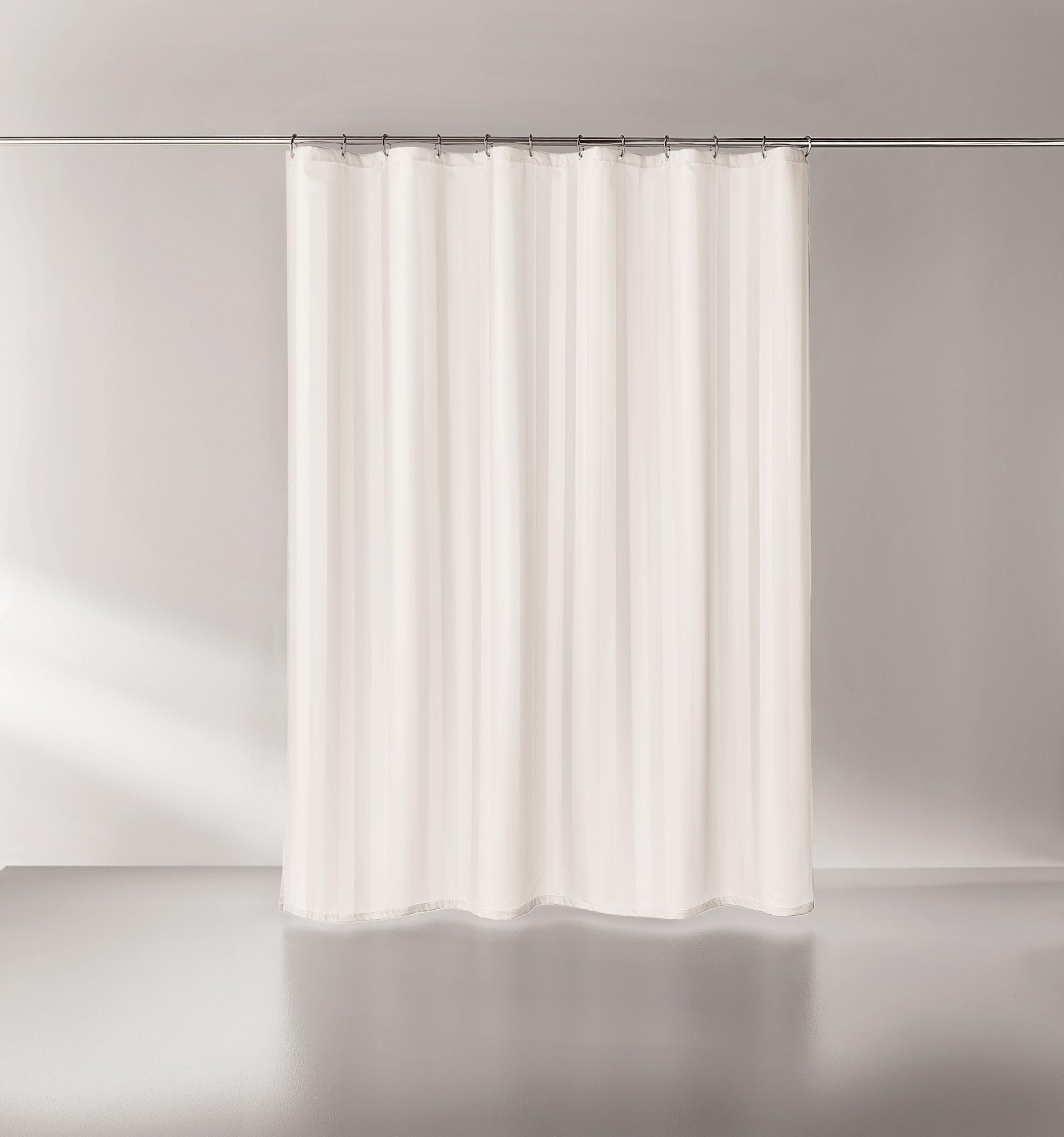 Kleine Wolke Duschvorhang Textil STRIPIA Ecru 180 x 200 cm | OEKO-TEX zertifiziert, wasserabweisend, verstärkte Ösen, mit Beschwerungsband, weiches Textilgewebe, maschinenwaschbar