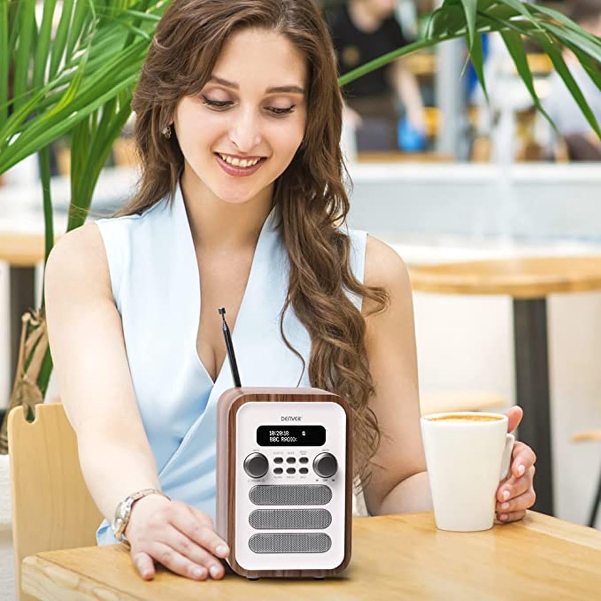 Denver DAB-48WHITE DAB + Radio Mit integriertem FM-Radio und Bluetooth-Funktion