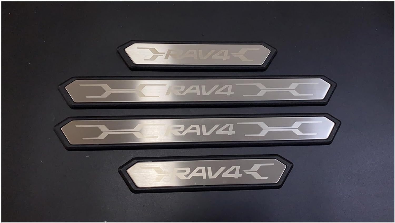 4PCS pour Toyota RAV4 2010-2023 2024 2025 Voiture Barres De Seuil De Porte en Acier Inoxydable, Plaques De Protection De Seuil De Porte Extérieure Accessoires Pédale Protecteur