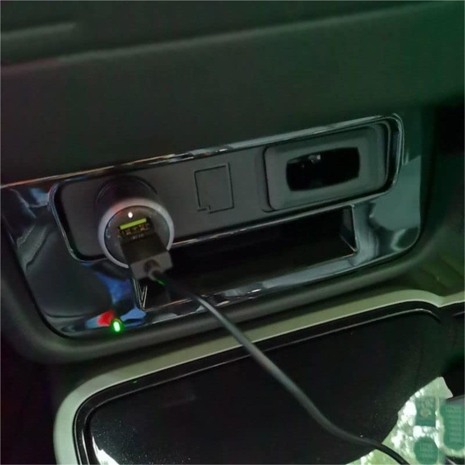 Wivplex Ładowarka samochodowa Qi bezprzewodowa, do Mitsubishi, Outlander Akcesoria Szybka ładowarka Płytka ładująca telefon Części wewnętrzne 2015-2020 Bezprzewodowa ładowarka samochodowa