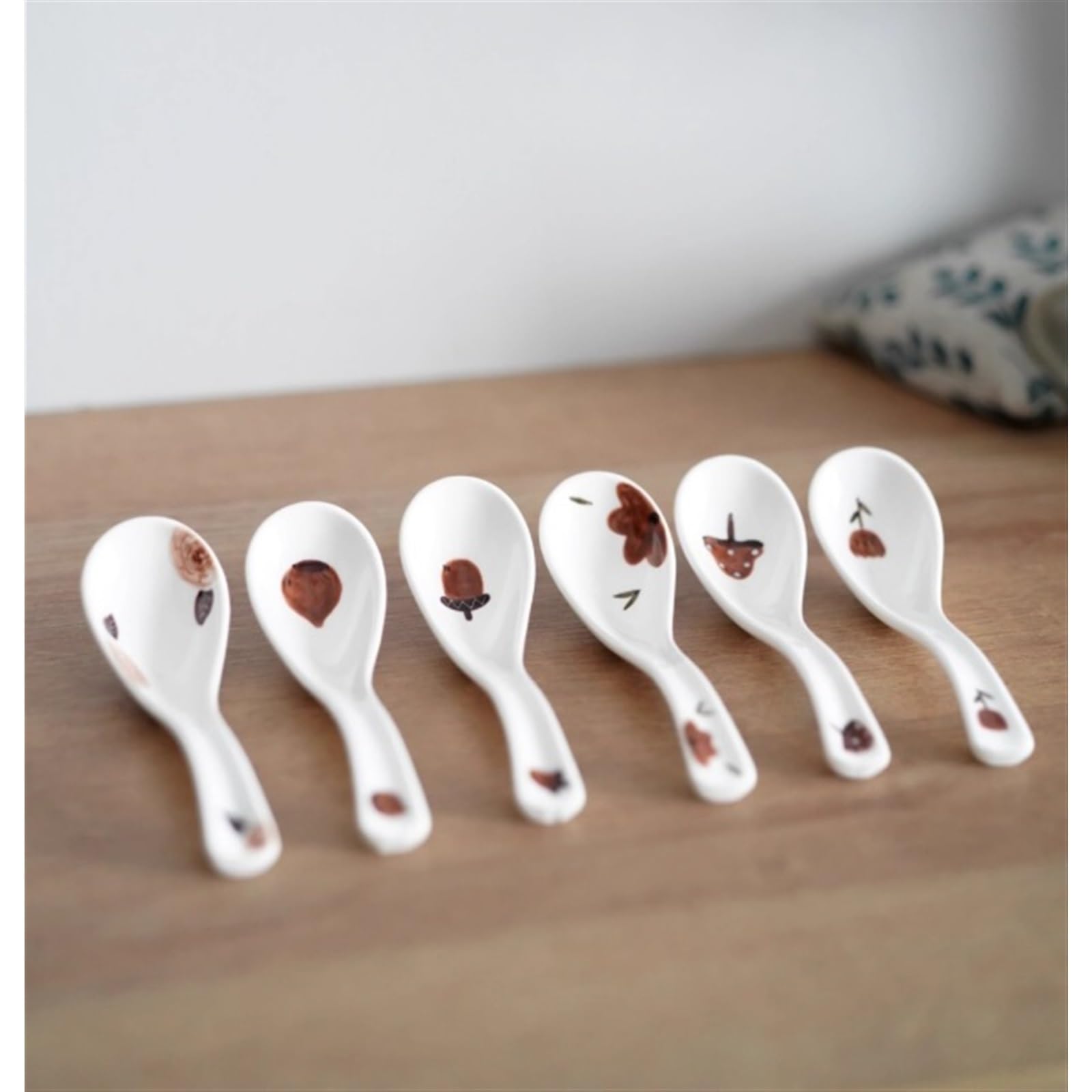 Cuillères à Soupe (Lot de 4) en céramique sous émail, Mignonnes, à Long Manche, en Porcelaine Blanche, cuillères à Riz japonaises et cuillères à Glace.(E)