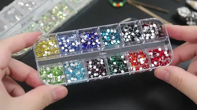 ZUWIJEQ Strasssteine Set Für Nail Art – 2400 Stück, Mehrfarbig, Mit Pinzette, Für Nägel & DIY