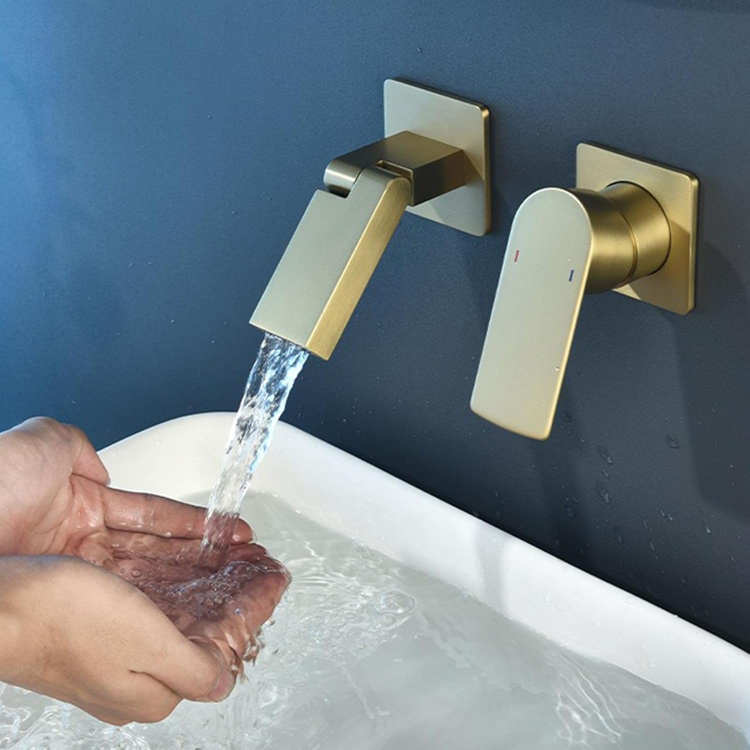 Robinet de lavabo encastrable mural à levier unique coloris dorure mate pour vasque moderne
