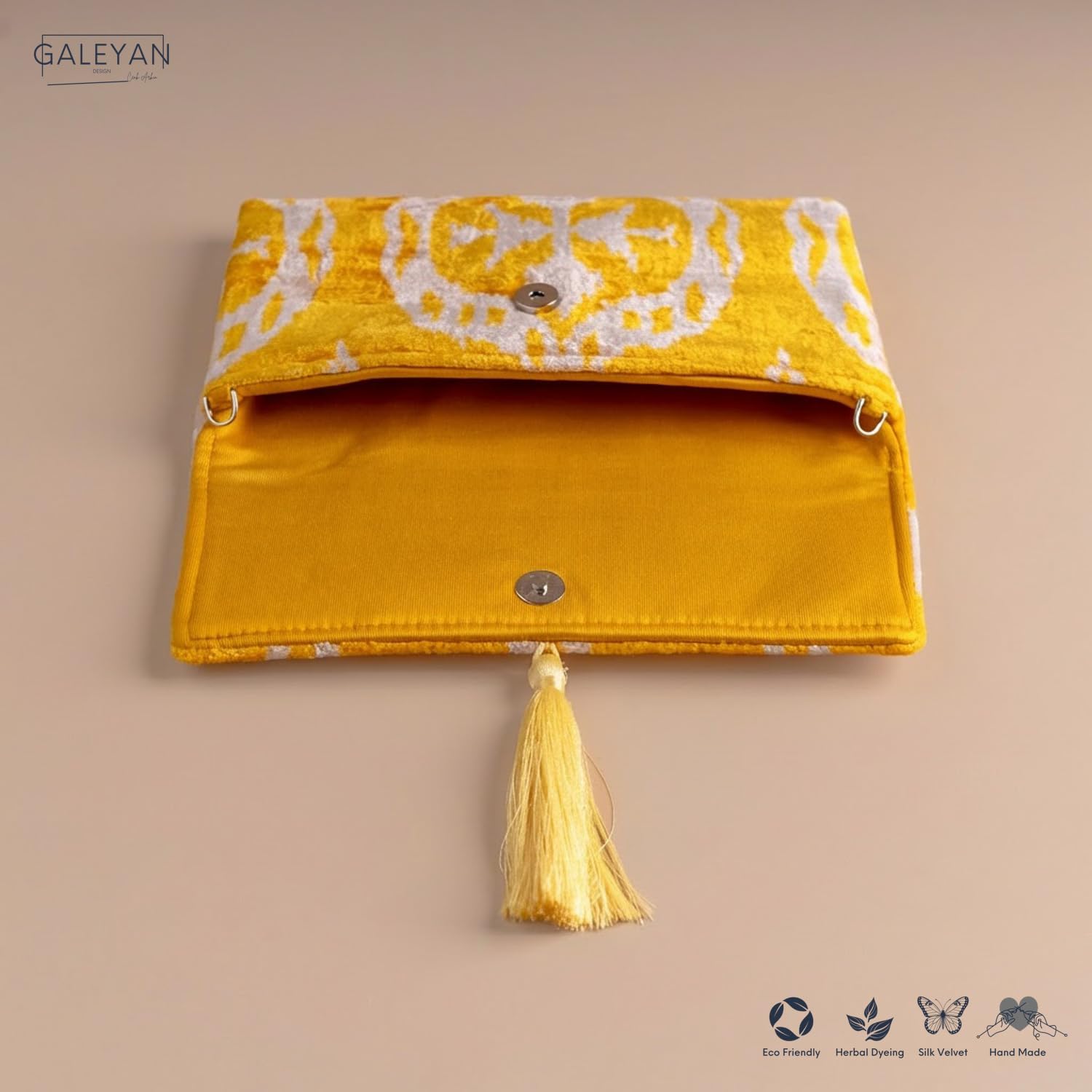 Bolso Ikat de terciopelo de seda hecho a mano, estilo sobre, diseño bohemio, patrón étnico, opción de correa de cadena, bolso de mano de fiesta de noche, bolso de mano premium, blanco roto