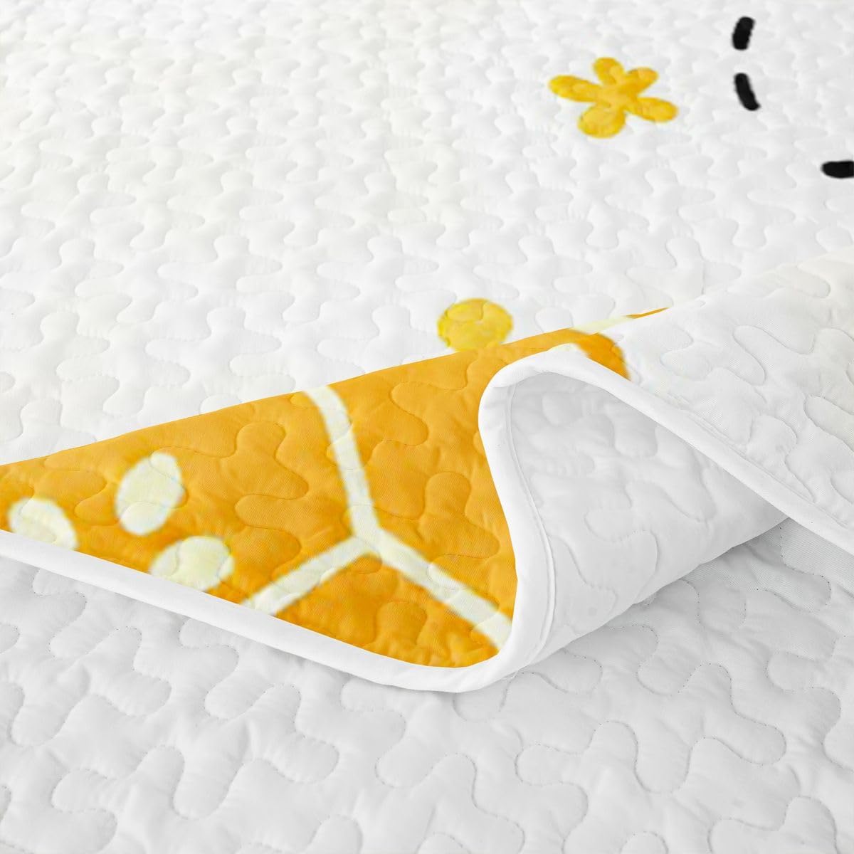 Cartoon Bee Honeycomb Quilt Set Cute Tiny Flower Quilted Coverlet Kids Boys Girls Minimal Kawaii Cottagecore Lightweight Soft Bedspread Coverlet with 1 Pillow Sham Twin Size Yellow White