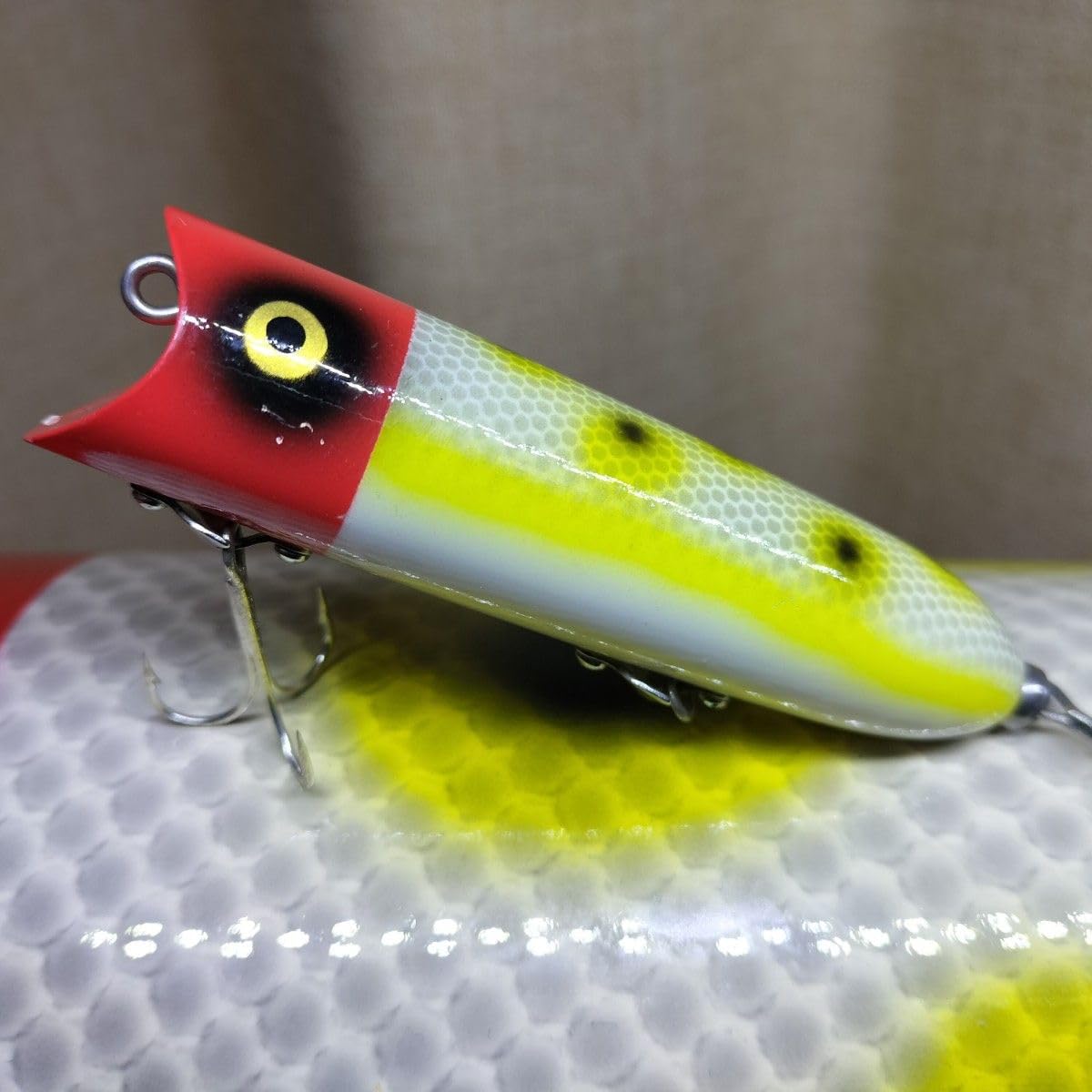 Amazon.co.jp: HEDDON ヘドン ラッキー13 超デカいルアーと普通の2個 